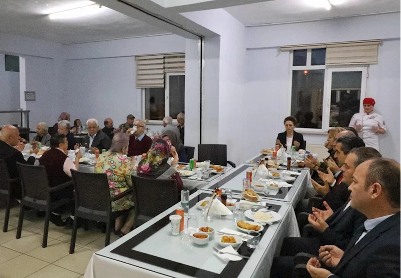Kırklareli Valisi Birol Ekici, huzurevi sakinleriyle iftar programında buluştu