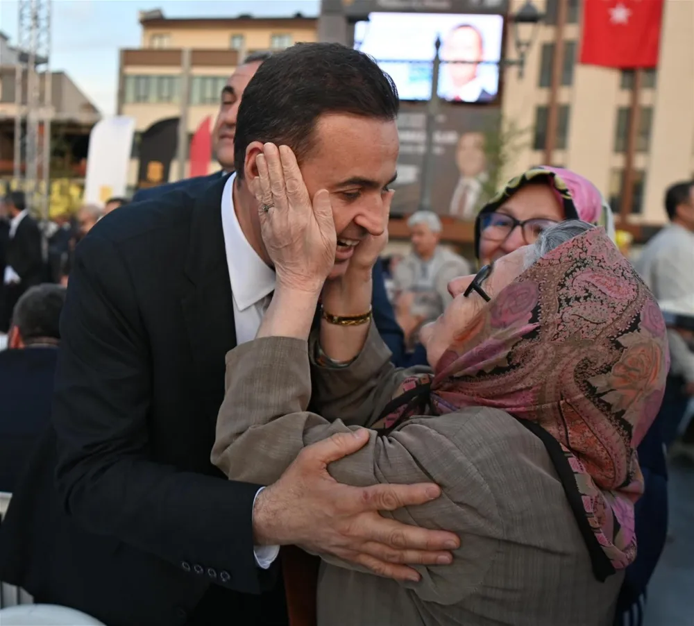Başkan Ahmet Akın, hemşehrilerinin bayramını kutladı