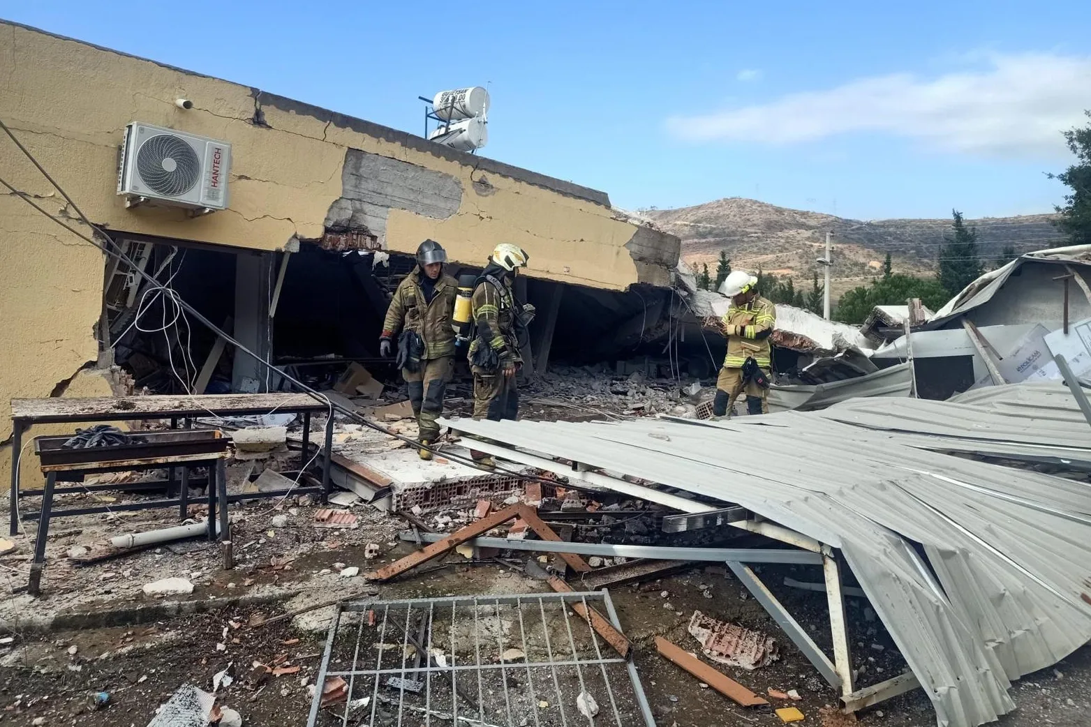 İzmir Bayraklı’da patlama! İzmir İtfaiyesi göçük altından kurtardı!