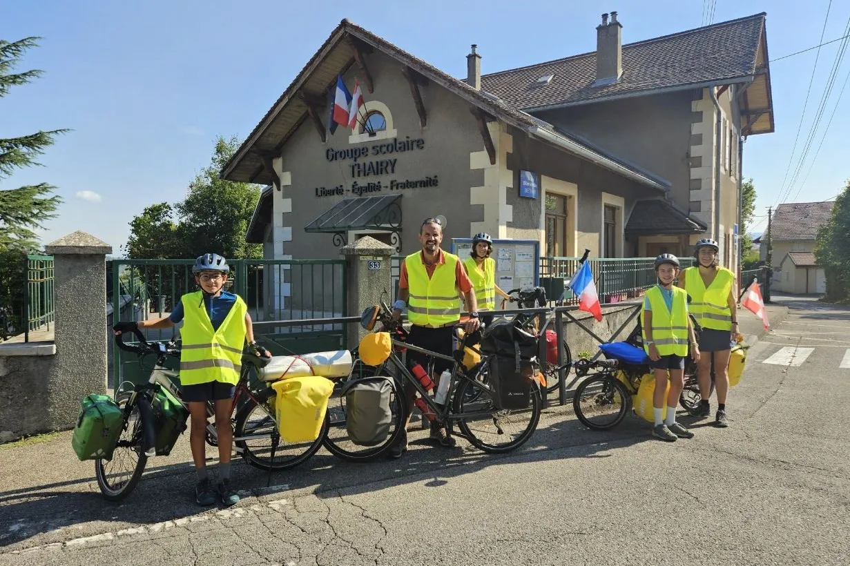 Bisikletli Fransız gezgin aile İzmir