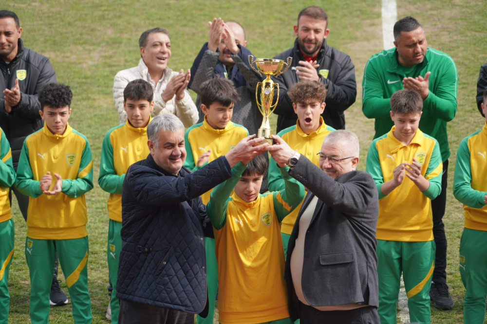 1966 Edremitspor, Mustafakemalpaşa Belediye Spor’u 3-2 mağlup ederek kritik bir galibiyet aldı.