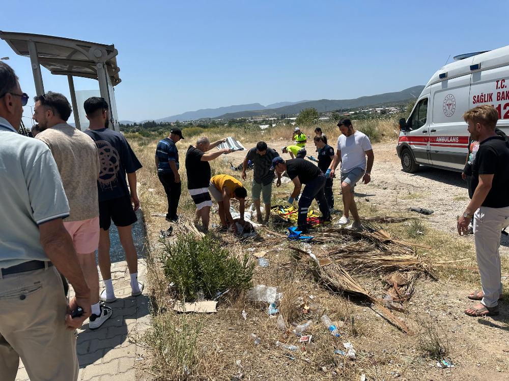 Menderes’te Otobüs Durağında Kaza: Biri Ağır, İki Yaralı