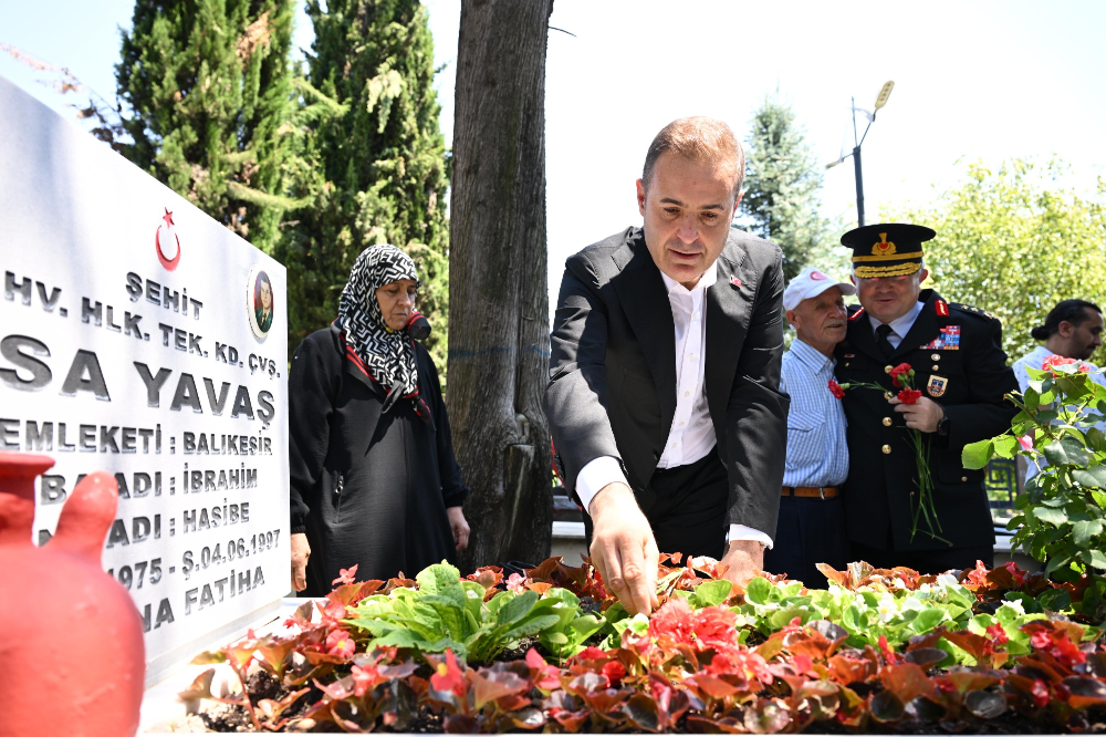 Büyükşehirden şehitliklere detaylı bakım