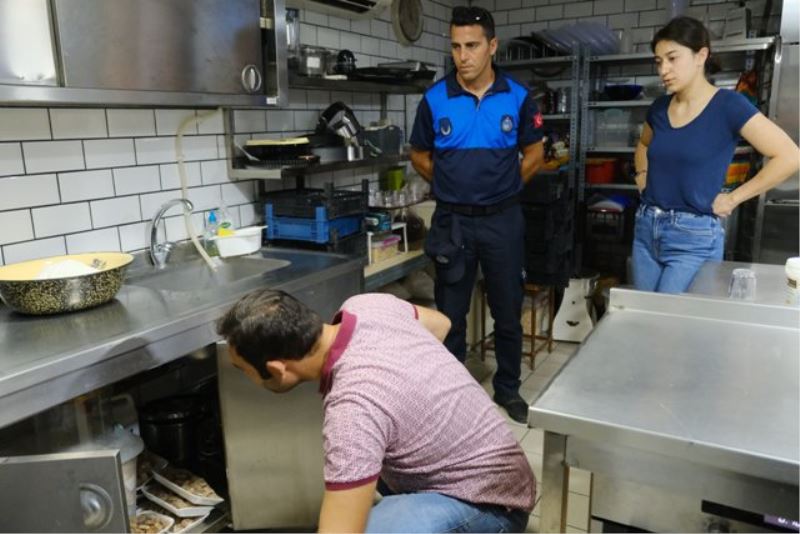 AYVALIK BELEDİYESİ ZABITA EKİPLERİNDEN BAYRAM ÖNCESİ SIKI DENETİMLER