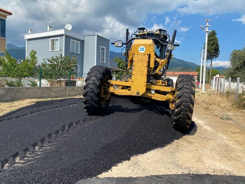 EDREMİT’TE YOLLAR YAPILIYOR